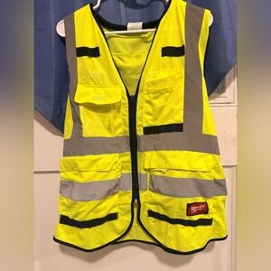 Milwaukee Yellow Safety Vest